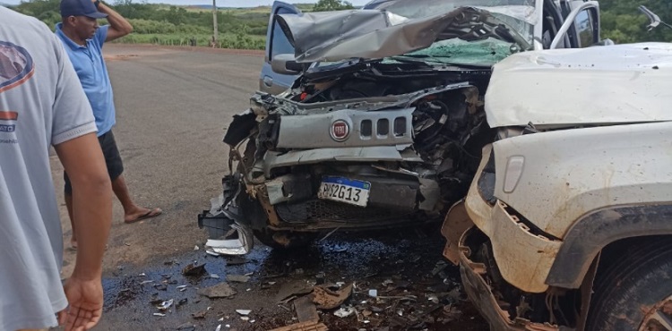 Padre e seminaristas sofrem grave acidente após colisão entre veículos próximo a Vera Mendes