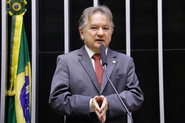 Merlong critica aprovação de MP que autoriza empréstimos consignados para beneficiários do BPC e Auxílio Brasil